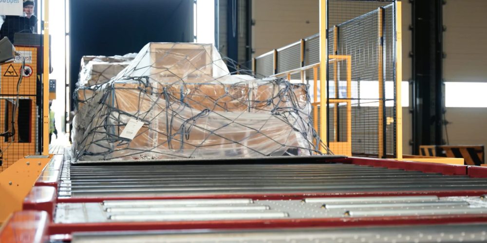 How Roller Beds, Mobile Workstations and Dock Systems Improve E‑commerce Air Cargo Handling